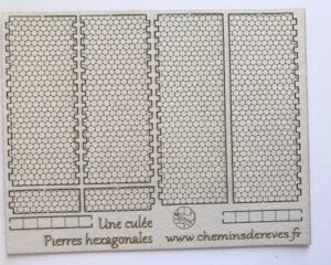 Deux culées de pont simple en pierres hexagonales